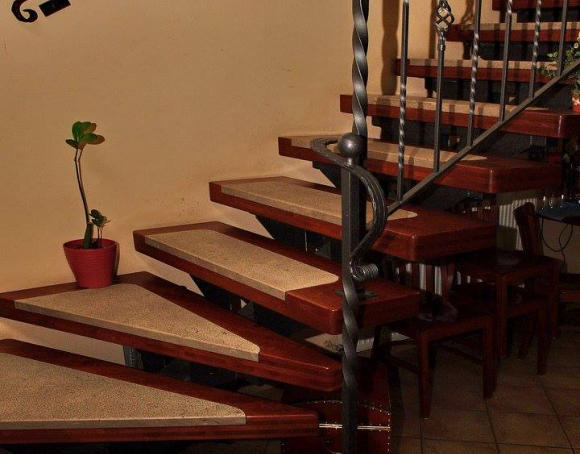 Izdelava stopnišč iz masivnega lesa